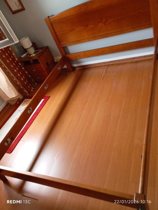 Cama de casal com colchão e estrado(valor negociável)