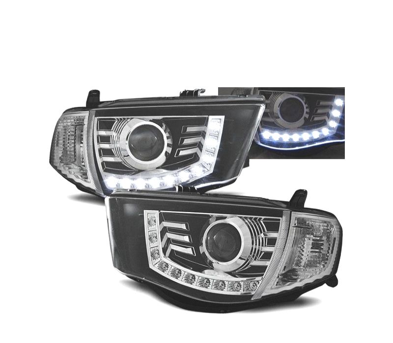 FAROIS FRONTAIS MITSUBISHI L200 06-10 LUZ DIURNA FUNDO PRETO