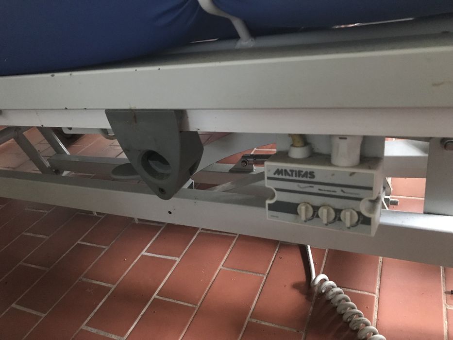 Cama hospitalar eletrica