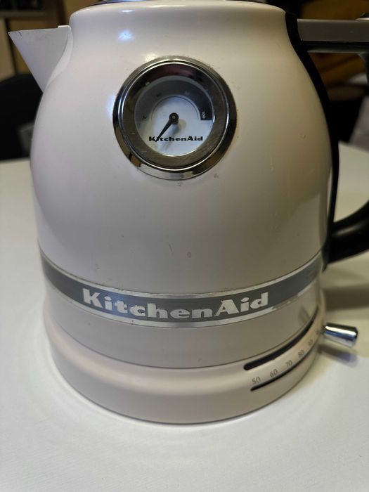 Czajnik KitchenAid Artisan 1.5 L kremowy