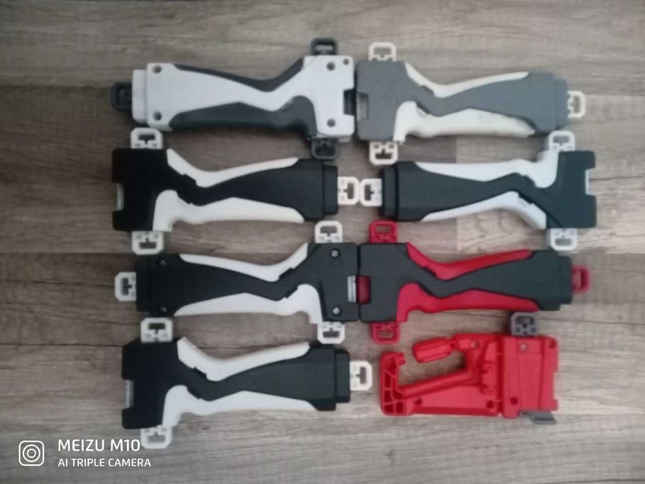 Beyblade арена, бейблейди, запускачі та інші деталі