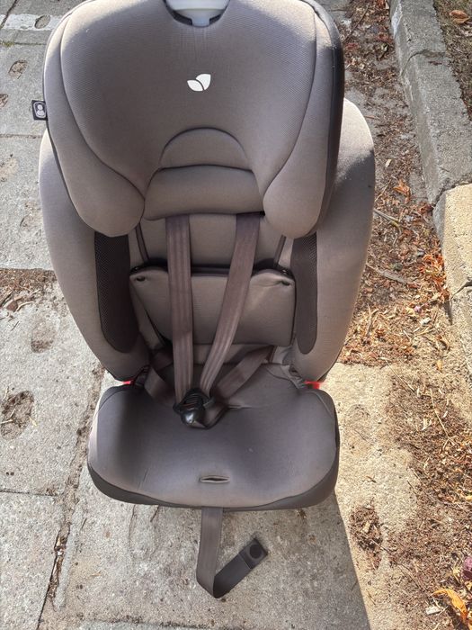 Fotelik samochodowy Joie z baza isofix . 9-36 kg