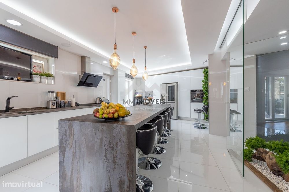 Moradia T5 | Ermesinde | Centro |Remodelada | 750m2 Terreno | Box 4 Ca