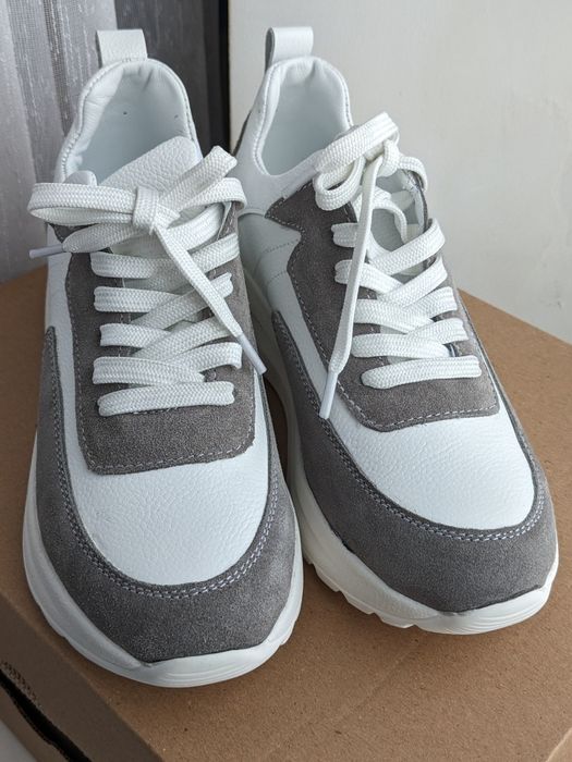 Кросівки жіночі шкіряні