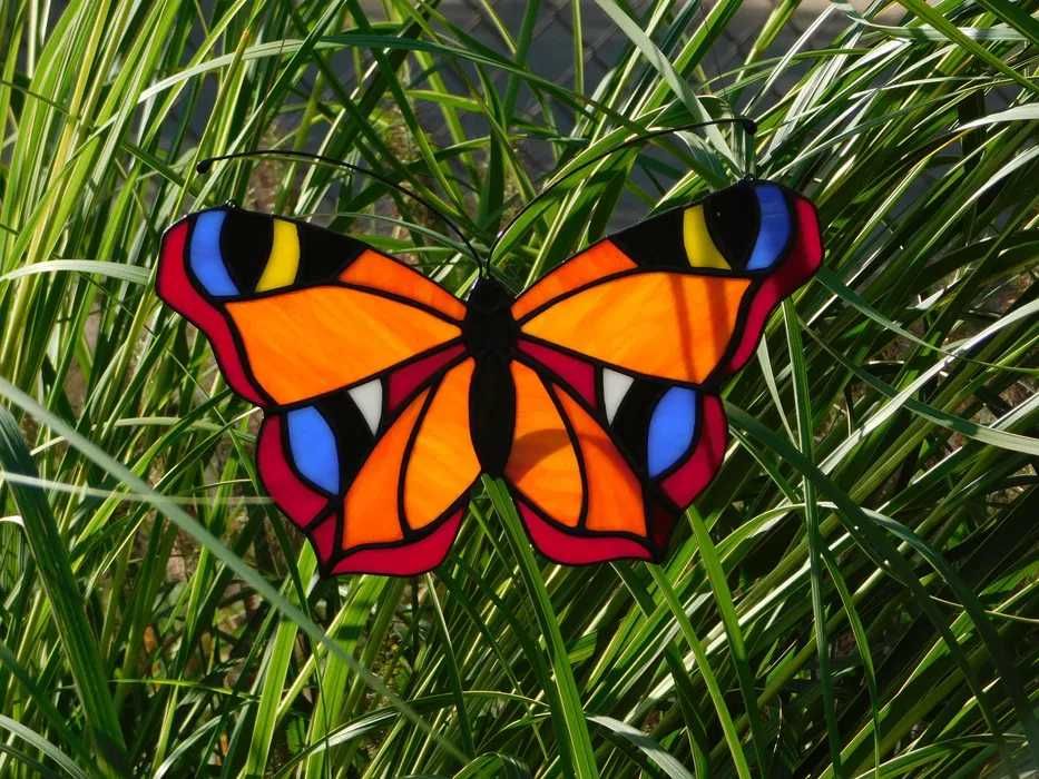Motyl witrażowy słoneczny