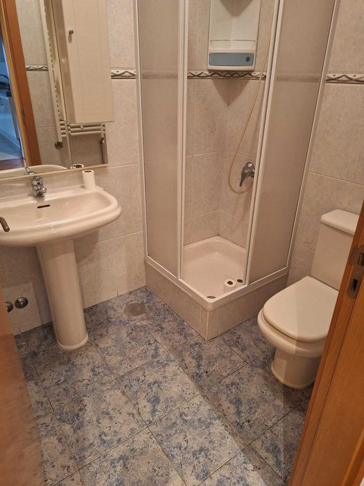 Apartamento T2 Com Garagem Para Arrendamento Em Astromil, Paredes