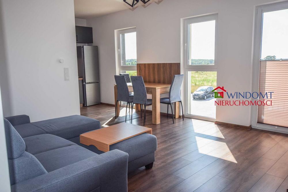 Trzypokojowy apartament z dużym balkonem. 1-piętro. Ogrzewanie podłogowe. Umeblowany i wyposażony. Miejsce parkingowe.