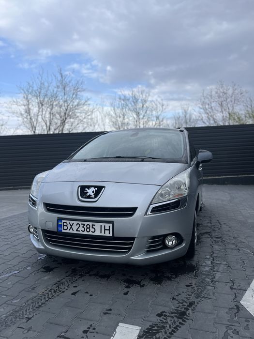 Авто Peugeot 5008
