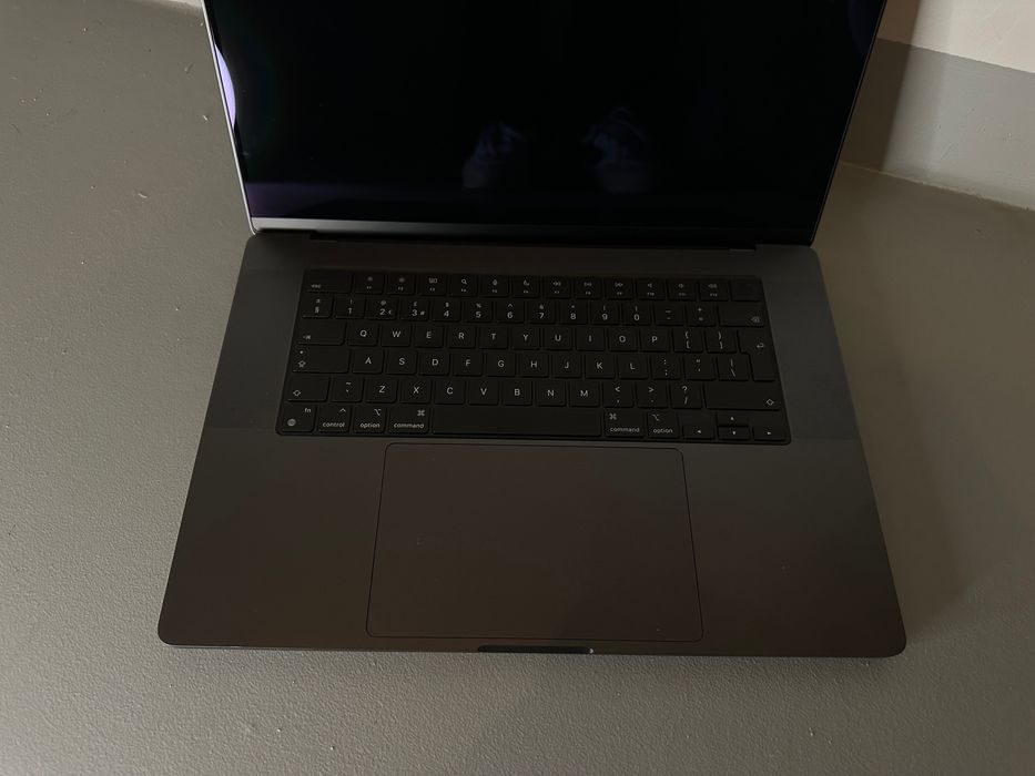 MacBook Pro 16 M4 Max 36GB  RAM 1TB SSD