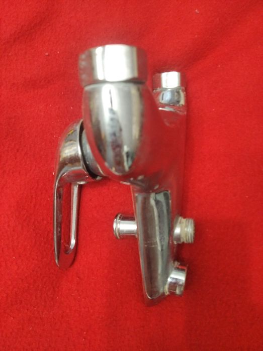 Смеситель для ванны.