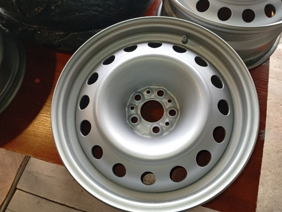 Продам стальні диски R16  для Пежо 807.