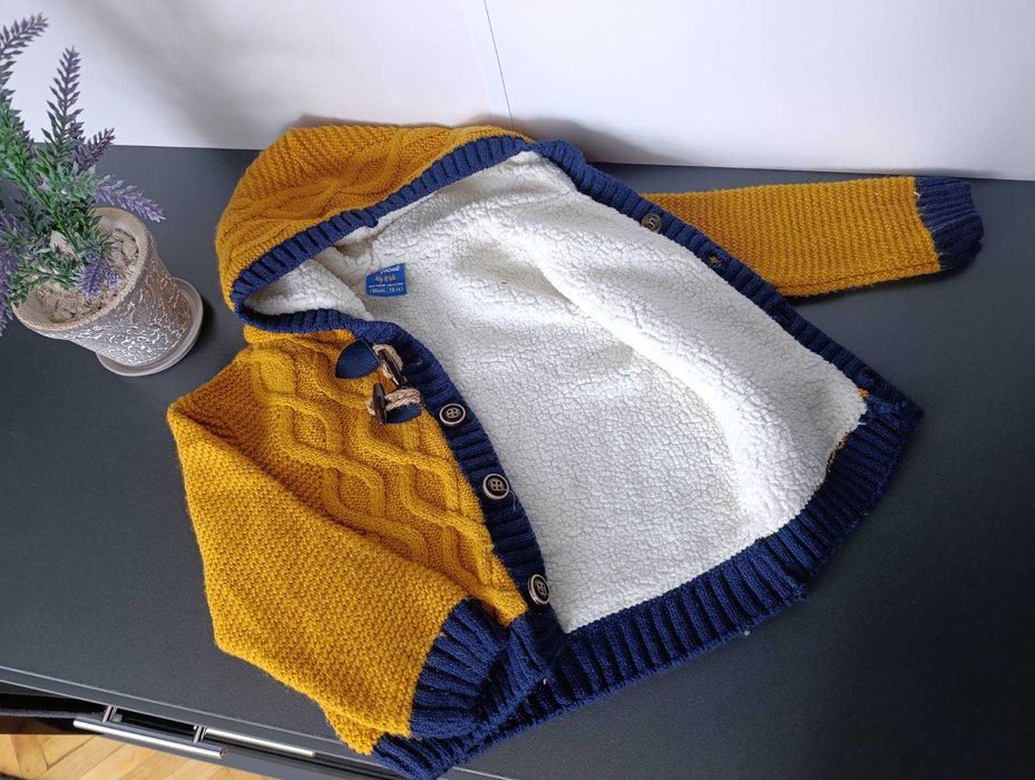 Теплий светр у гарному стані на 18 місяців