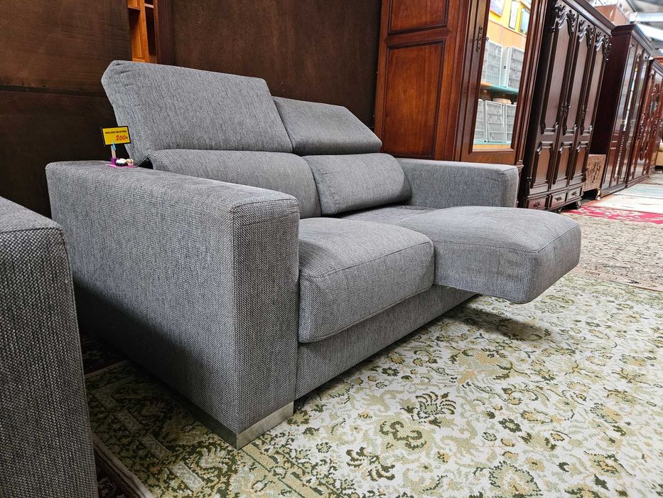 Sofá chaise long de dois lugares - Sem zonas rasgadas ou danificadas