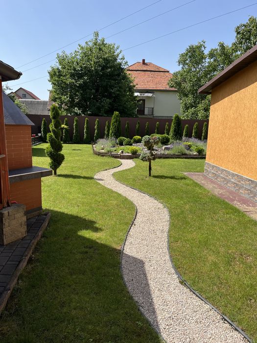 Елітний будинок 302 м2 престижний район Берегово