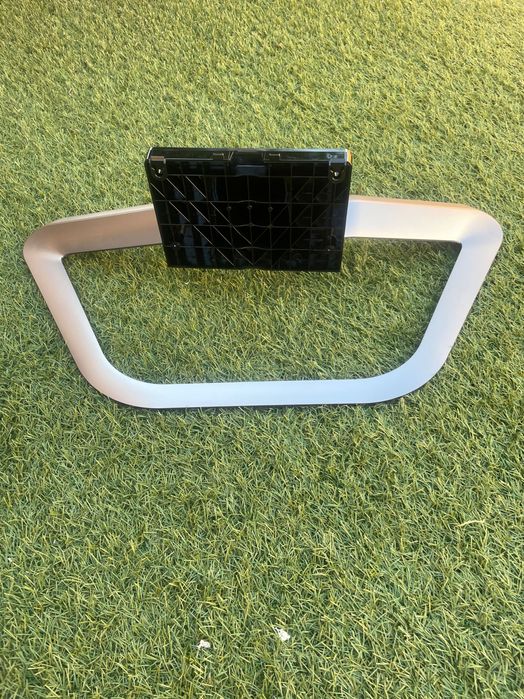 Base de tv LG “55” e de “50” polegadas64575425197313120