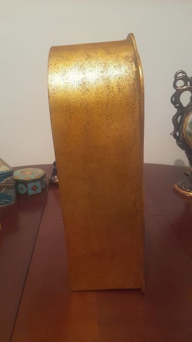 Oratório antigo a precisar de pequeno restauro.