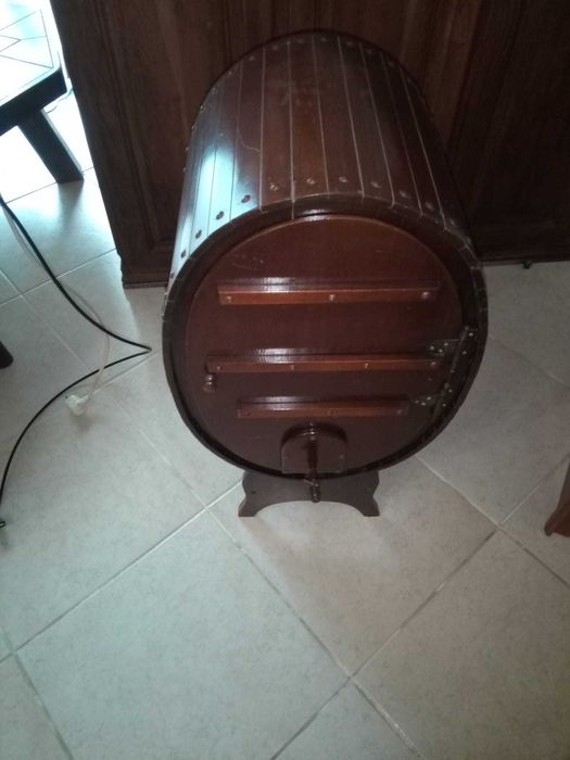 Garrafeira em madeira