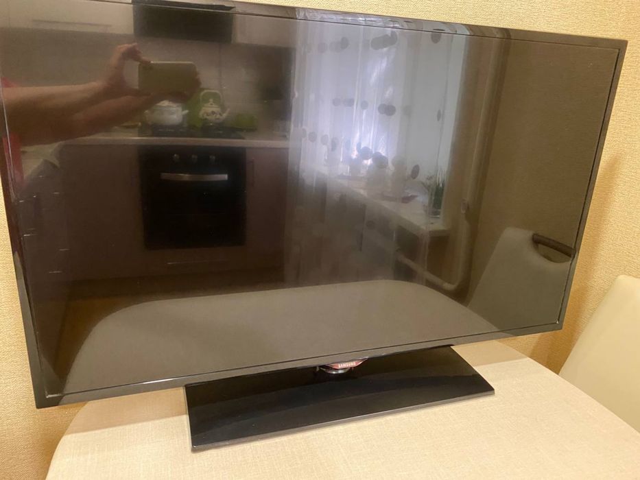 Продам телевізор samsung LED UE42F5020AK