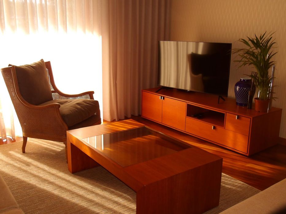 Conjunto de Sala – Sofá + Mesa de Centro + Aparador