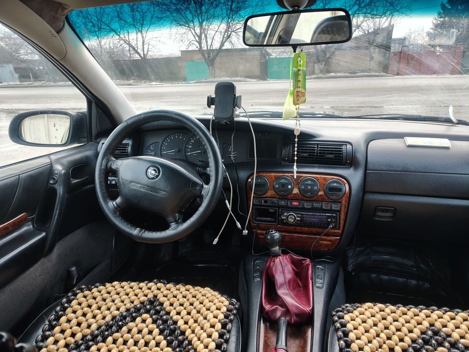 Opel Omega B 1999 2.0 Газ Бензин