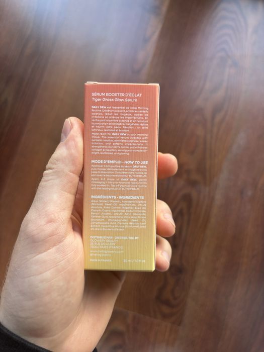 serum regenerująco-rozświetlające Glowery A.M. Glow Daily Dew Serum (30 ml)
