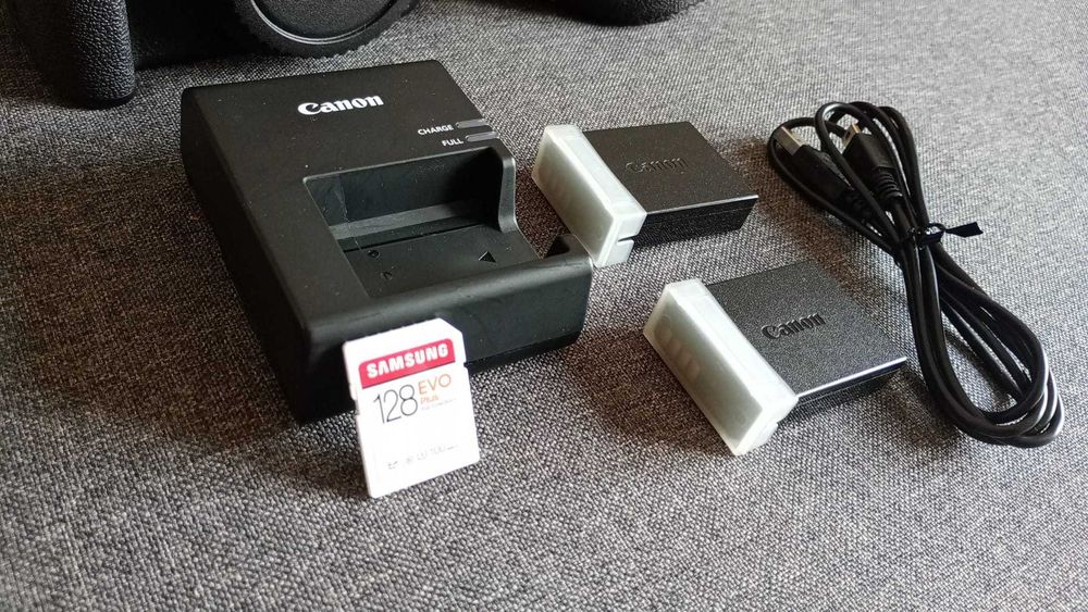 Canon T6 com 2 baterias, carregador e 2 lentes - Kit completo