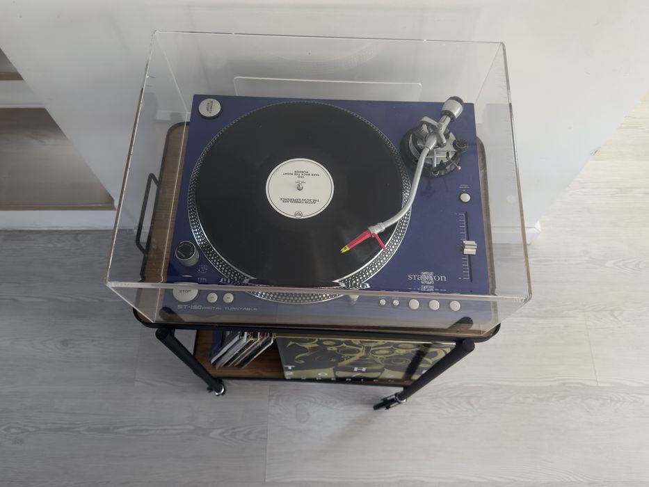 Gramofon + kolekcja płyt + półka na kółkach + pokrywa
