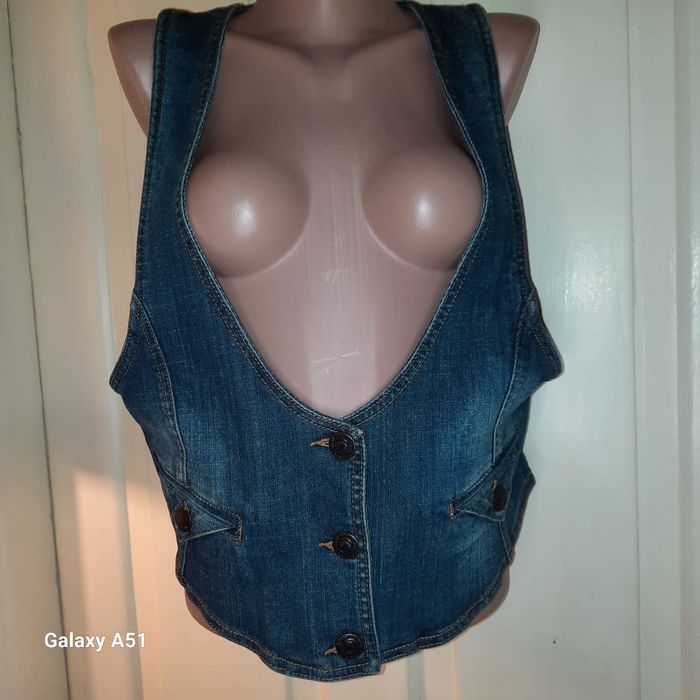 Женский джинсовый жилет .