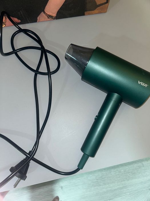 Фен.Б/у.Стан нового.Сушить довге ,густе волосся за 10хв)