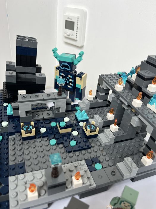 Конструктор 68006 Minecraft "Битва у темній глибині" 582 деталі