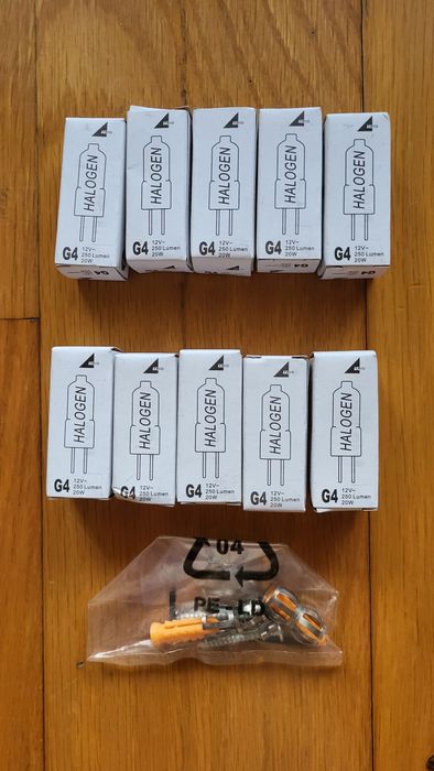 Candeeiro de tecto Eseo novo
O candeeiro cromado possui uma base cir