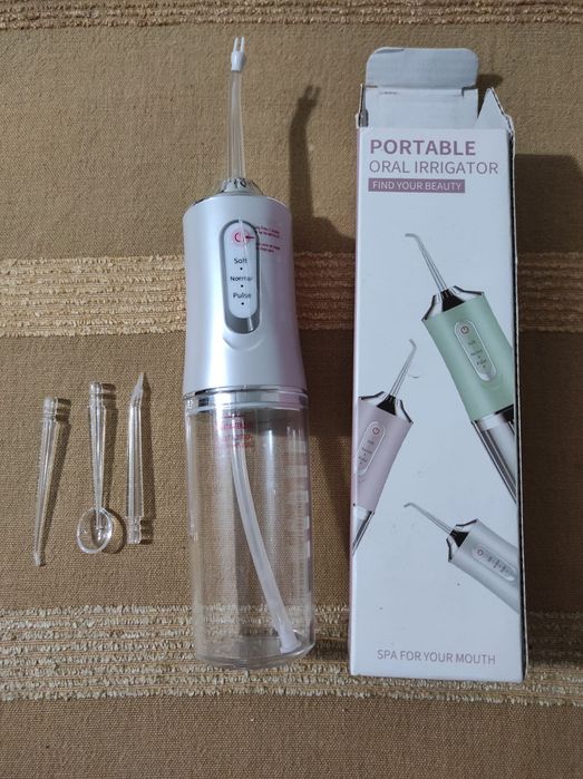 Máquina de limpeza de dentes com água