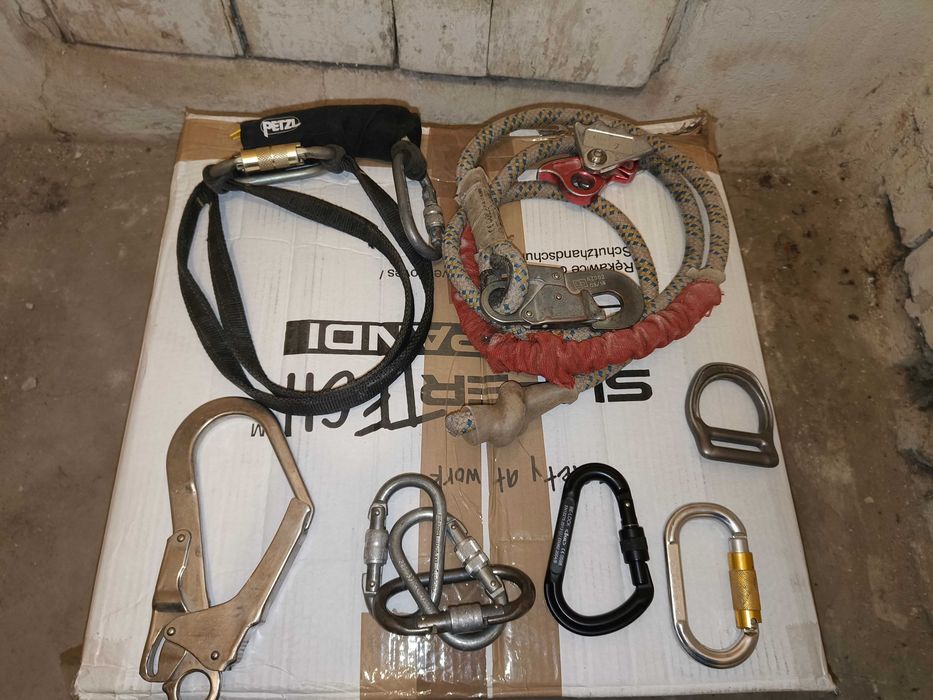 Karabinek Petzl MGO 60, Petzl Grillon.  Do lonży itp.