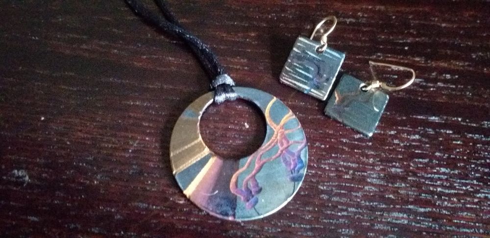 Colar e brincos de ferro Raven Iron