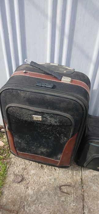 Продам чемоданы дорожные