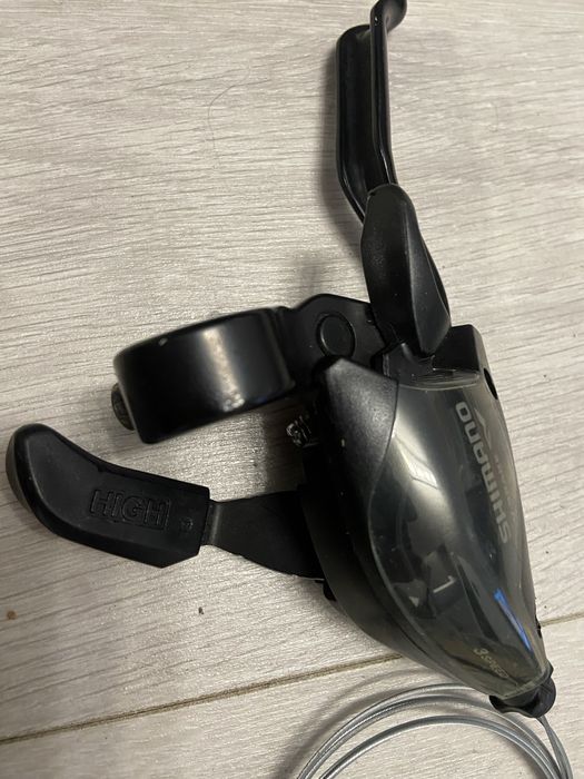Shimano ST-EF51-A klamkomaneki 3x8 v-brake
