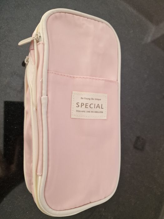 Mala de senhora  beje e necessaire rosa