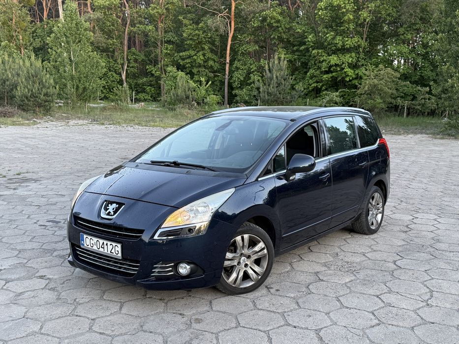 1.6 benzyna 7 osobowy HeadUp Asyst zderzenia Aktywny Tempomat Panorama Hak Niski przebieg Czujniki Isofix Peugeot 5008