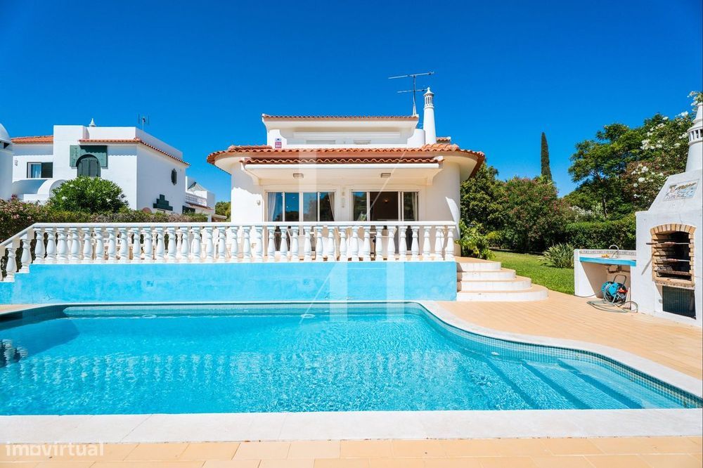 Moradia T3 com piscina para venda, em Vilamoura