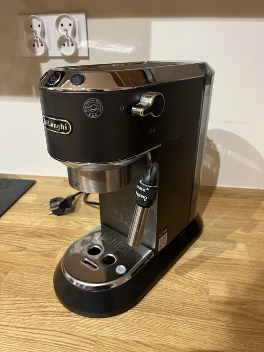 Ekspres de longhi delonghi dedica