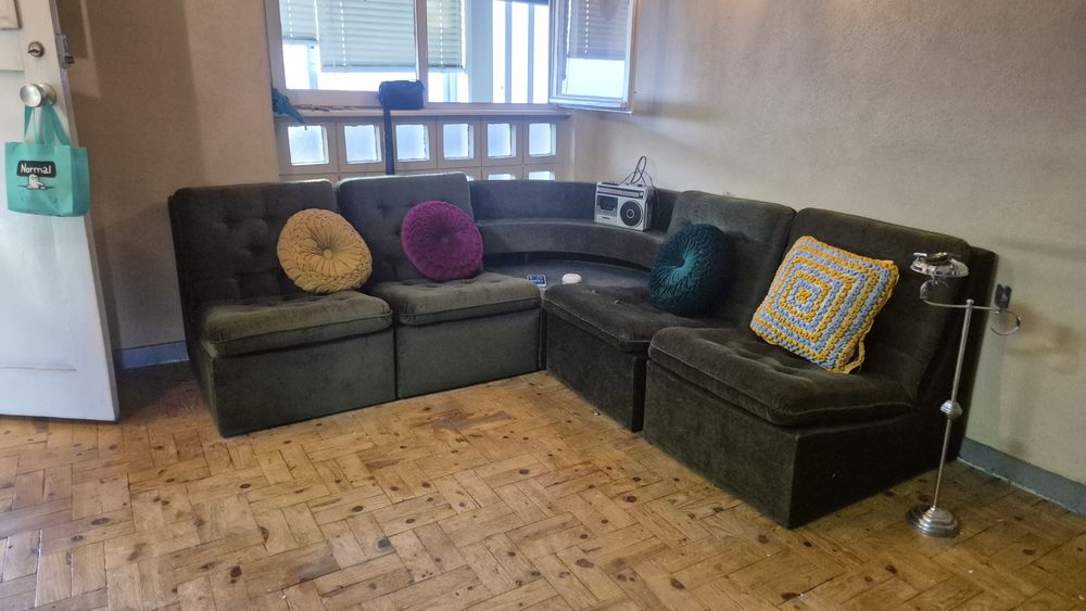 Sofá de veludo modular (4 módulos de 60cm + mesa de centro)