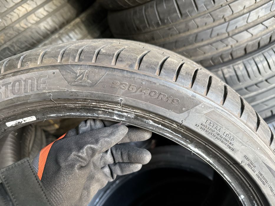 2xBridgestone 235 40r19.,2023 6.5mm