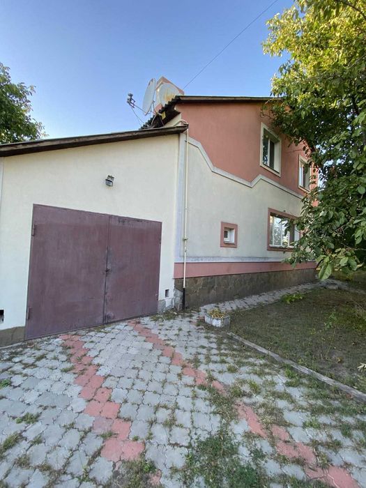 Продаєься 2- поверховий  будинок. Лариса