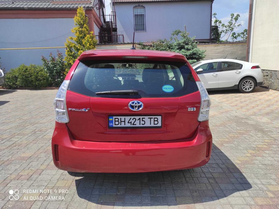 Сдам в аренду Тоyota Prius V Гибрид 2012 год супер цена 570гр день.