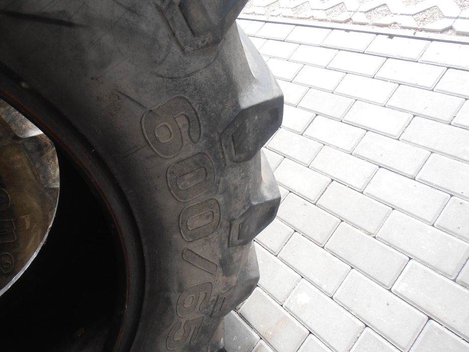 Opona 600/65 R-38