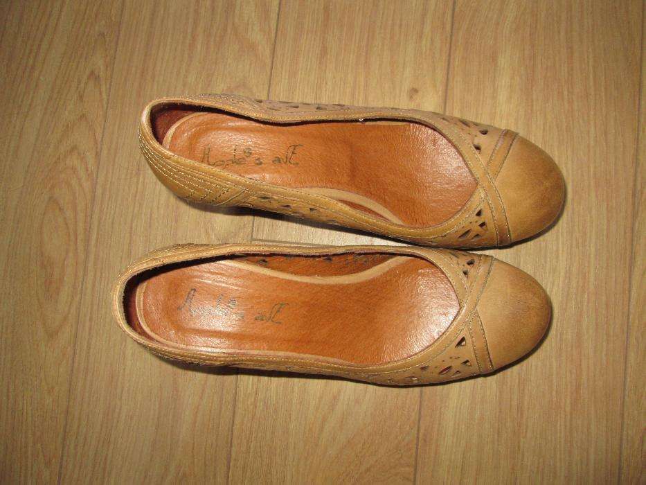 Sapatos Novos em pele