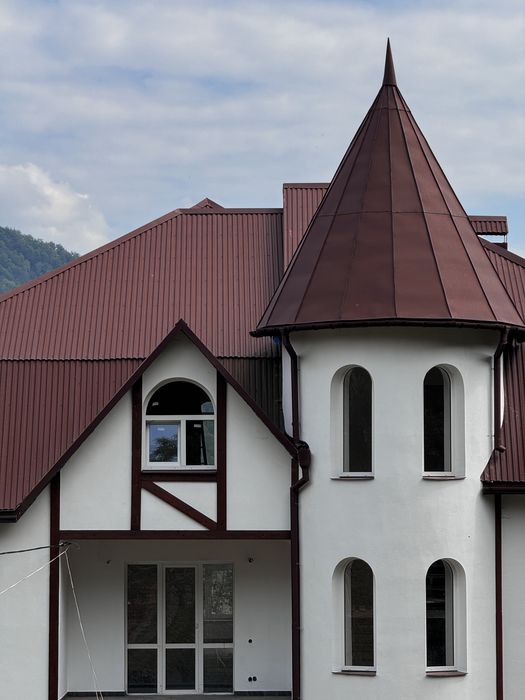 Будинок 421 м2 з ділянкою в с. Тюдів під житло чи готель