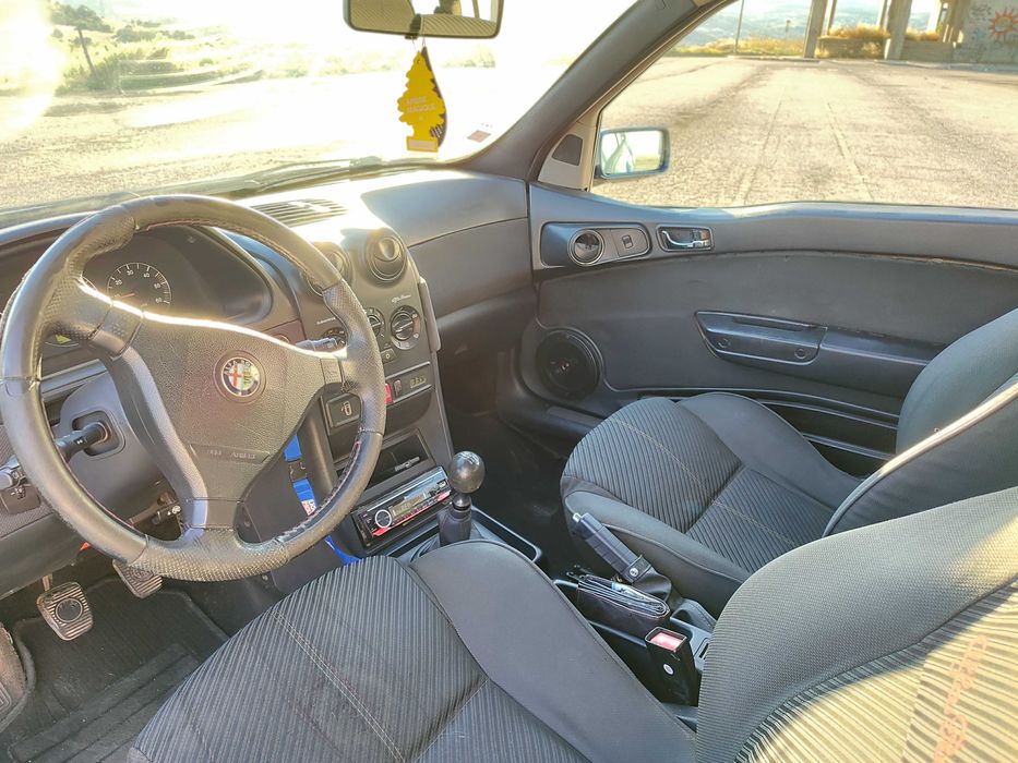 Alfa Romeo 145 1.9 JTD foto 4
