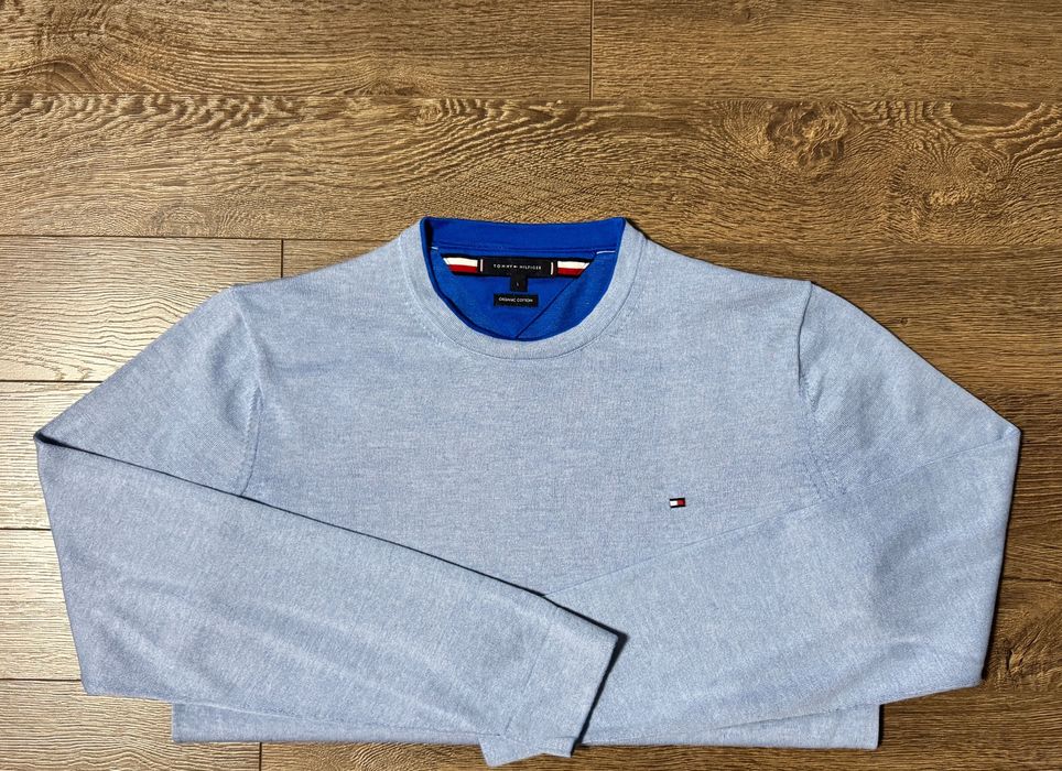 Свитер Tommy Hilfiger.