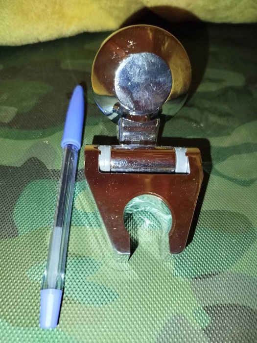 Новий тримач для душа на присосці. Проодам або обміняю. самовивіз.